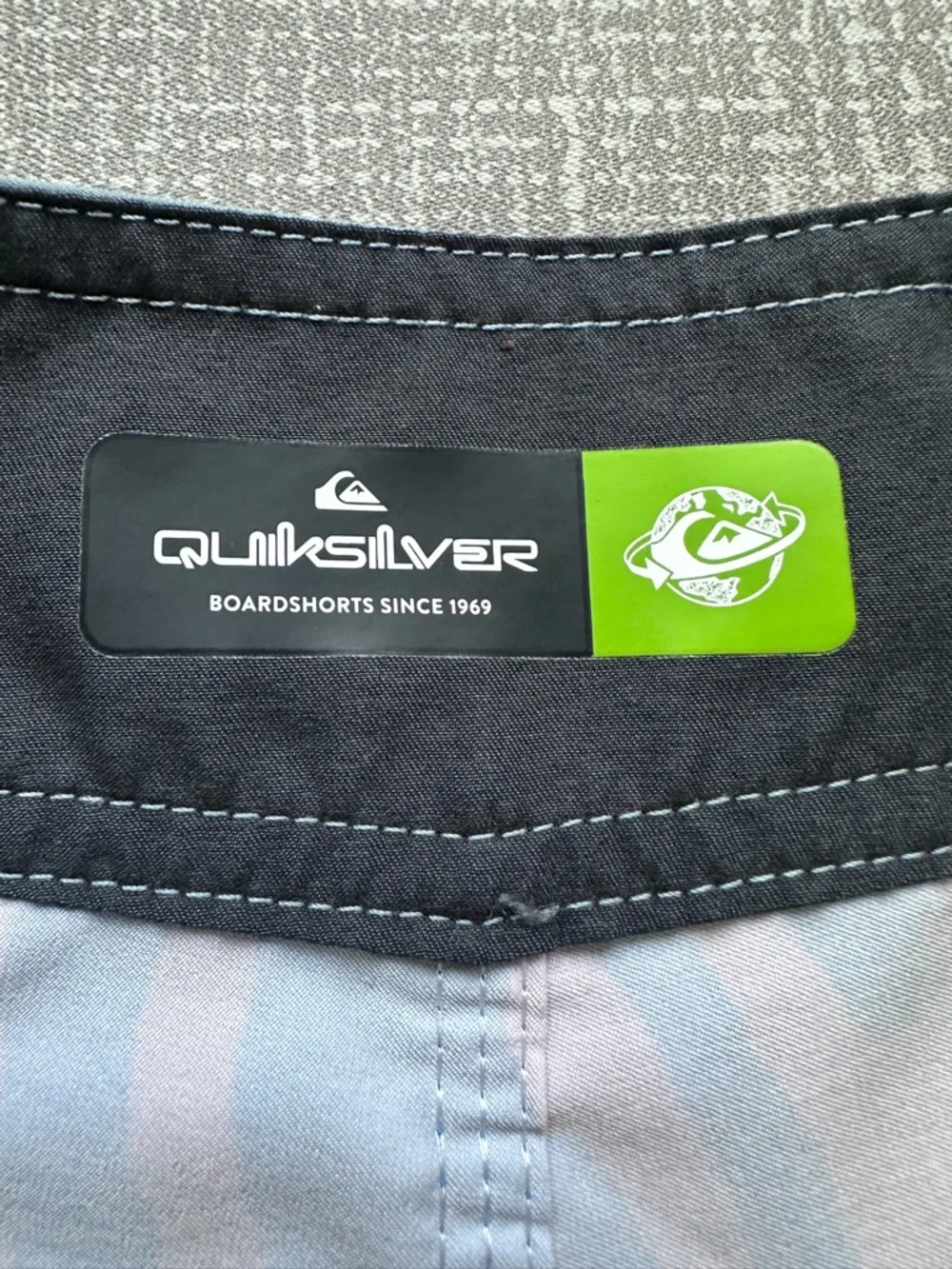 Quiksilver Men’s Size 32 SurfSilk Board Shorts Pink‎ Blue Zebra Swim Trunks